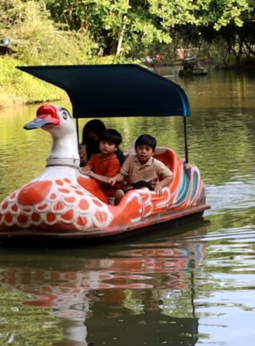 Wahana Becak Air Semarang Zoo