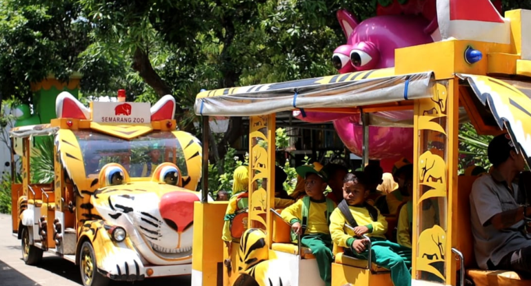 Wahana Kereta Mini Semarang Zoo