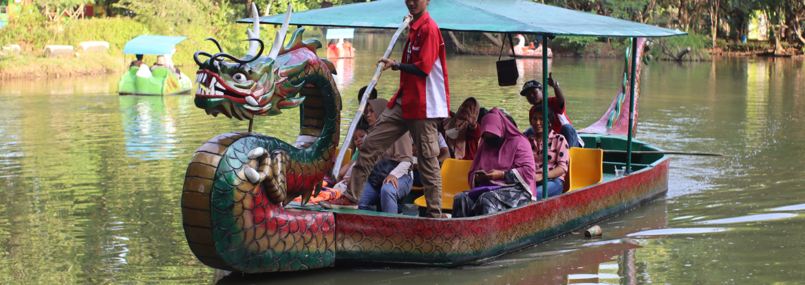 Wahana Perahu Naga Semarang Zoo